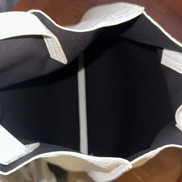 NWT BCBGeneration 24 Hour Tote Bag - Picture 10 of 11